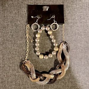NWT Necklace, Earrings & Bracelet Set 💎